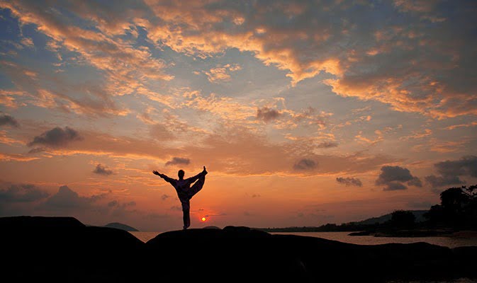 Yoga au lever du soleil à Kamalaya (Thailande)