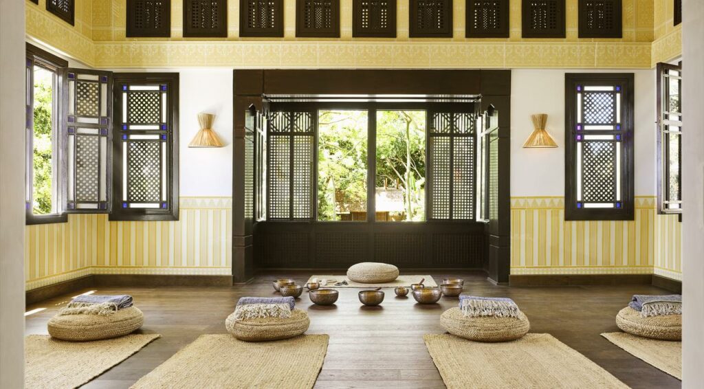 Sala de yoga en el Marbella Club