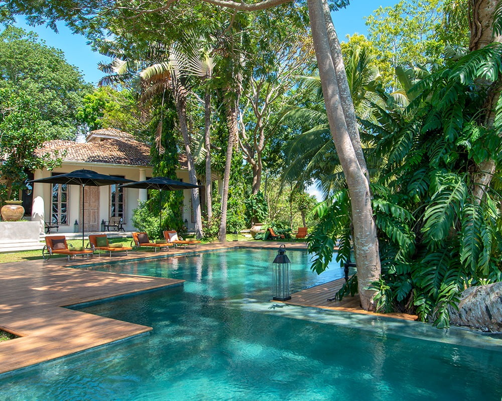Terrasse avec piscine yoga Haritha Villas & Spa