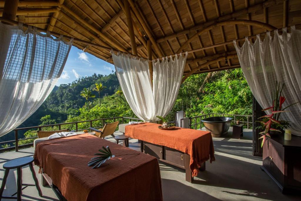 The open-air Toja Spa at Banyan Tree Buahan