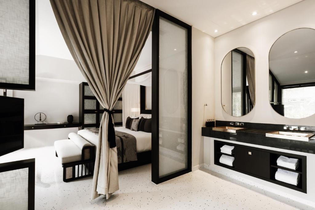 Современный номер в отеле TIA Wellness Resort