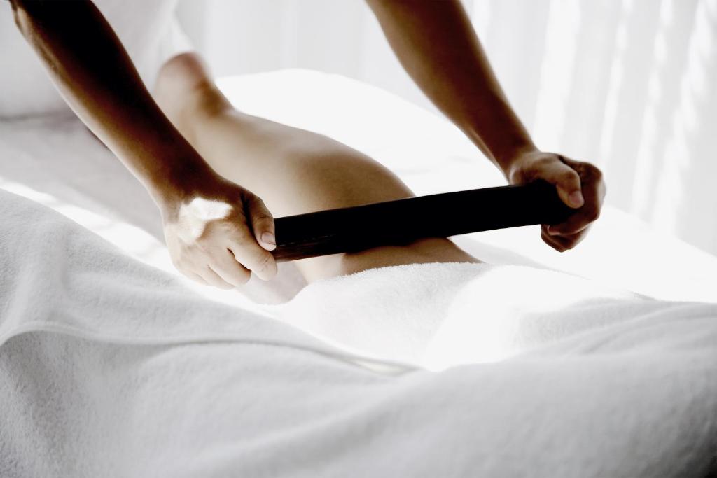 Massage Bamboo Roll-Out TIA Wellness Resort