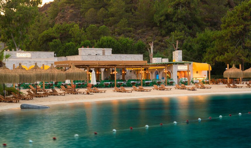 Ресторан Manos в D Maris Bay