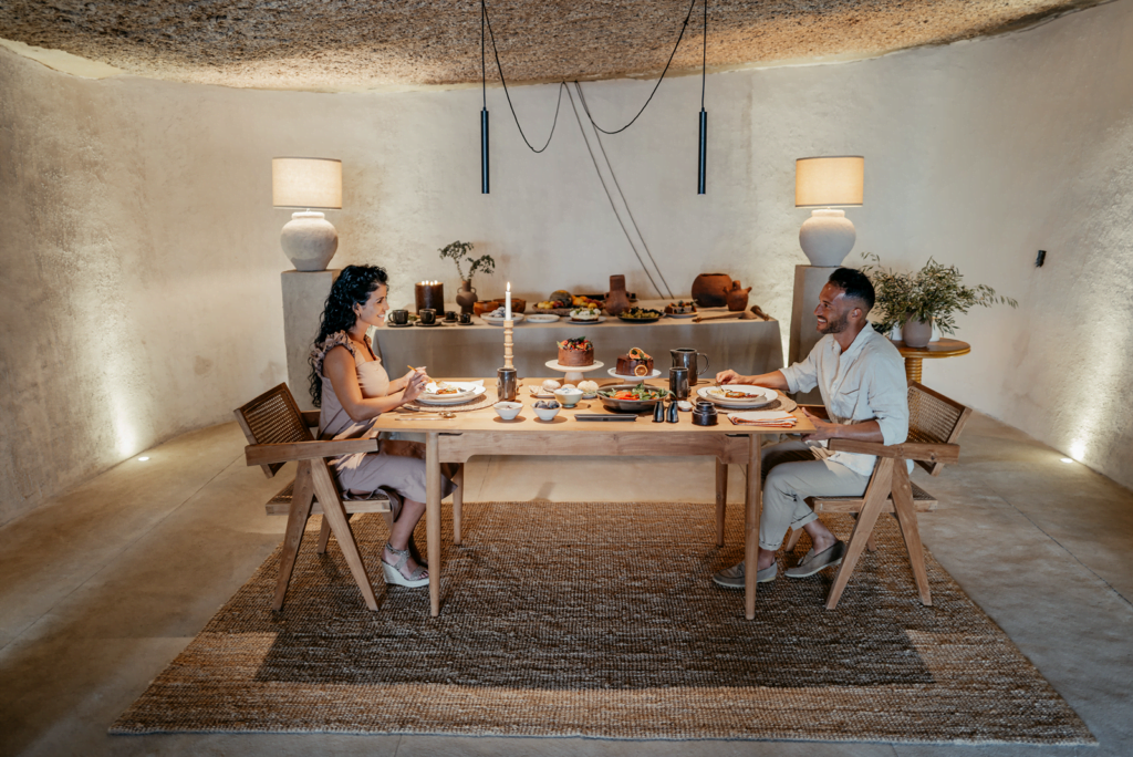 Cena romántica en la Cueva del Silencio