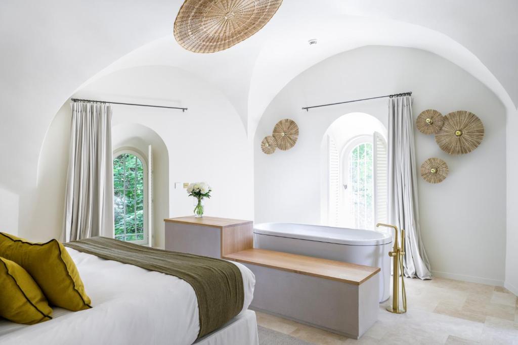 Suite with bath Couvent des Minimes Hôtel &amp; Spa L'Occitane