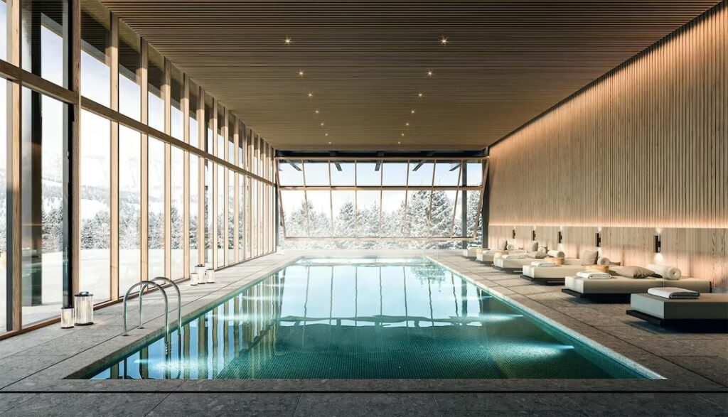 Piscina coberta com spa